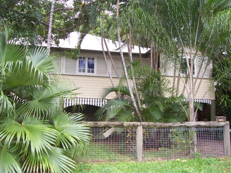 19 Lamington Road, West End QLD 4810