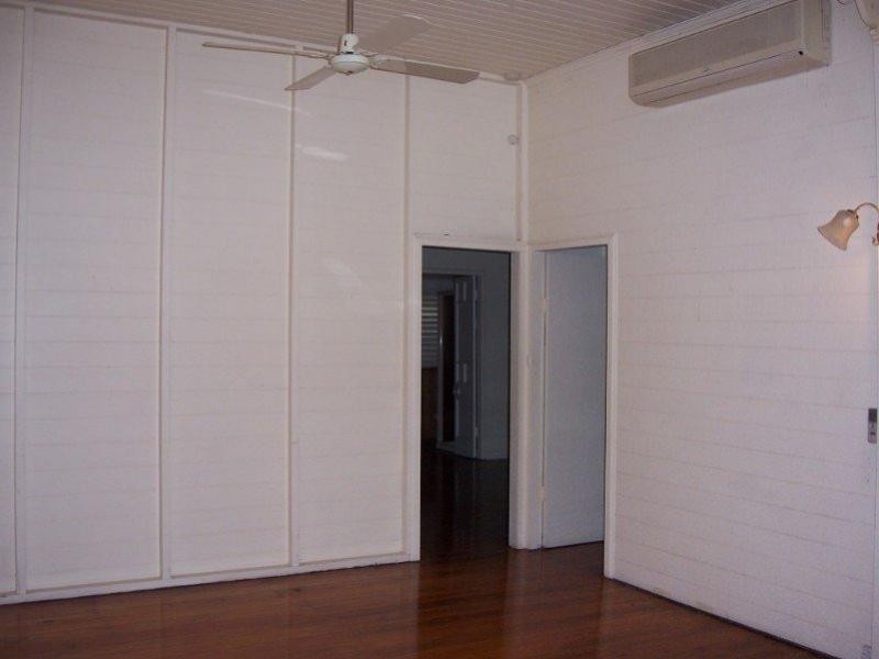 19 Lamington Road, West End QLD 4810