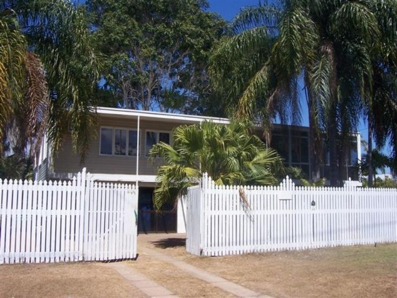 30 Poinciana Street, Cranbrook QLD 4814