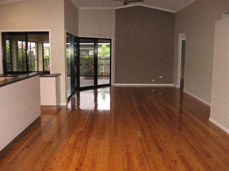 33 Bamboo Crescent, Mount Louisa QLD 4814