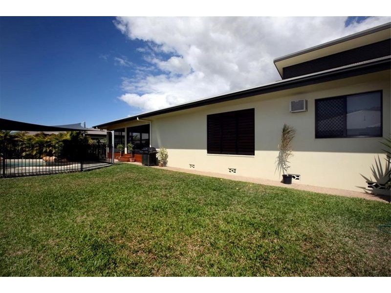 33 Bamboo Crescent, Mount Louisa QLD 4814