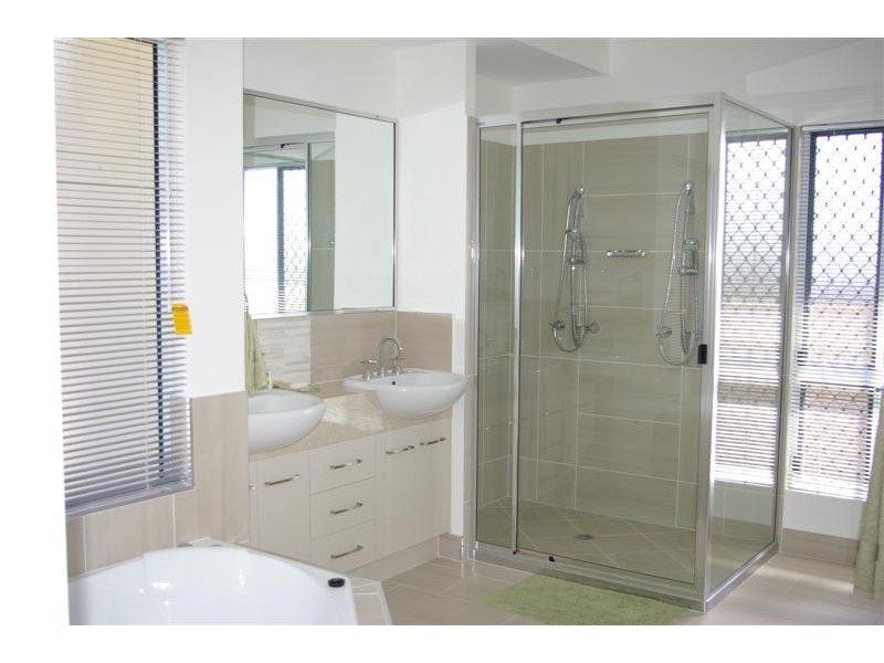 16 Shutehaven Circuit, Bushland Beach QLD 4818