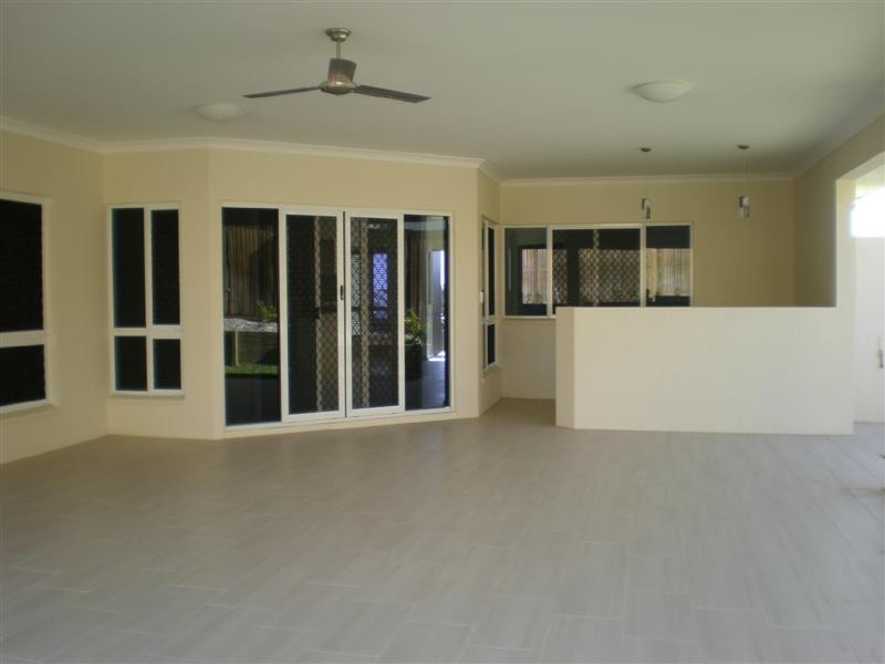 16 Shutehaven Circuit, Bushland Beach QLD 4818