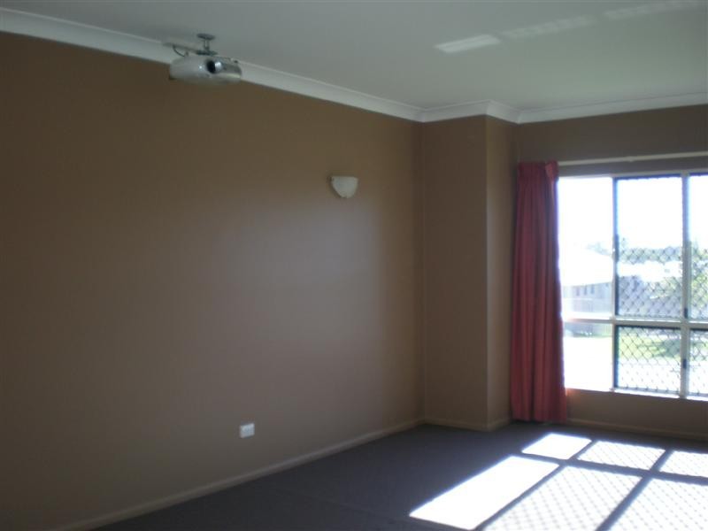 16 Shutehaven Circuit, Bushland Beach QLD 4818