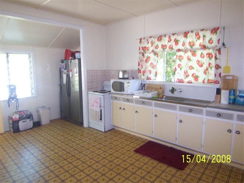 11 Claude Street, West End QLD 4810