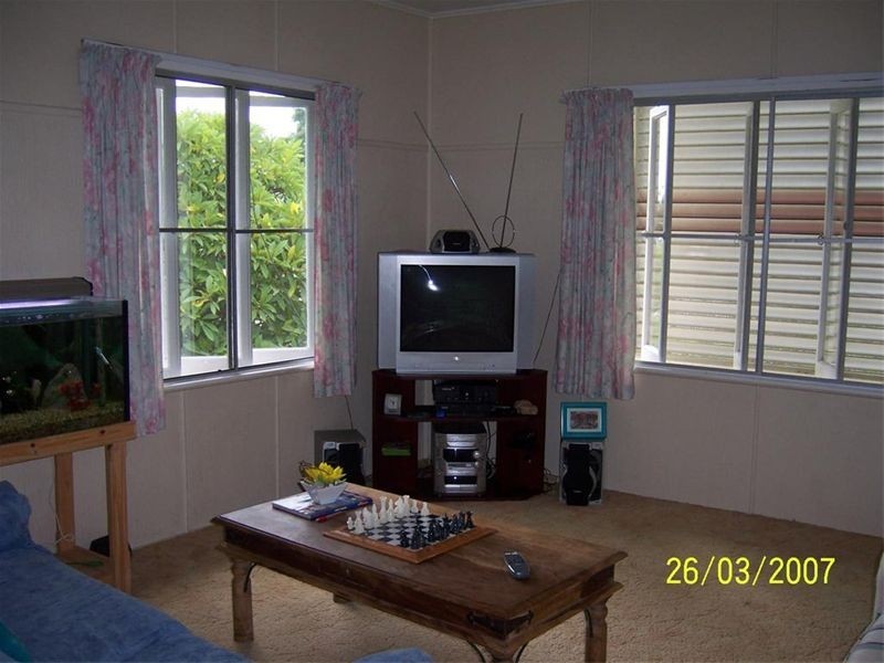 11 Claude Street, West End QLD 4810