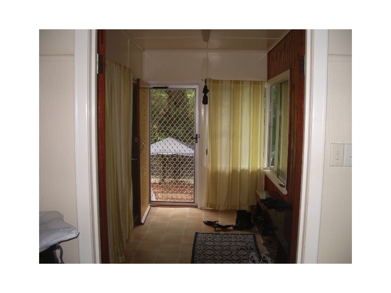 11 Claude Street, West End QLD 4810