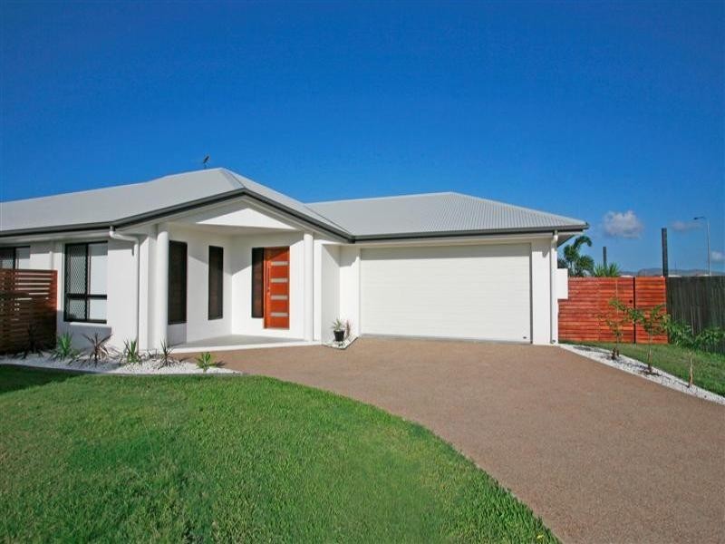 8 Sunrise Pocket FAIRFIELD WATERS, Idalia QLD 4811