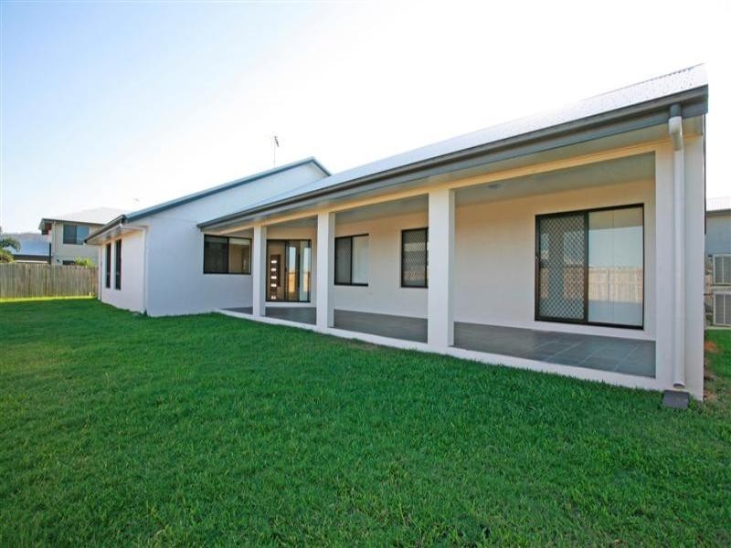 8 Sunrise Pocket FAIRFIELD WATERS, Idalia QLD 4811