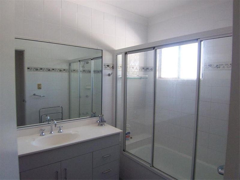 2/19 Second Avenue, Railway Estate QLD 4810