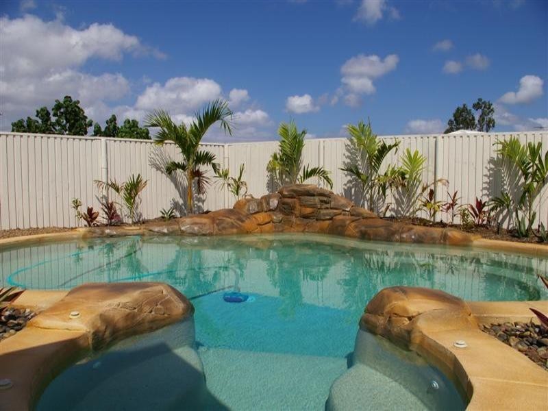 2 Hook Place, Bushland Beach QLD 4818