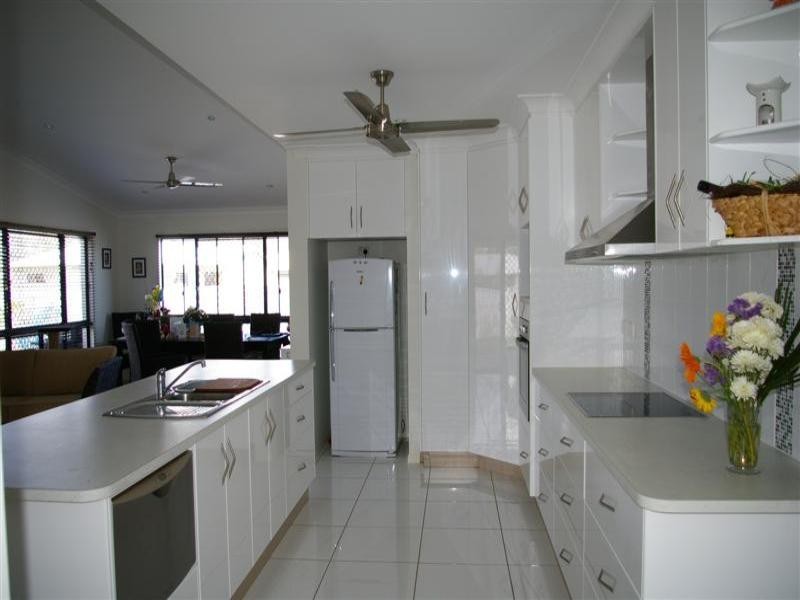 2 Hook Place, Bushland Beach QLD 4818