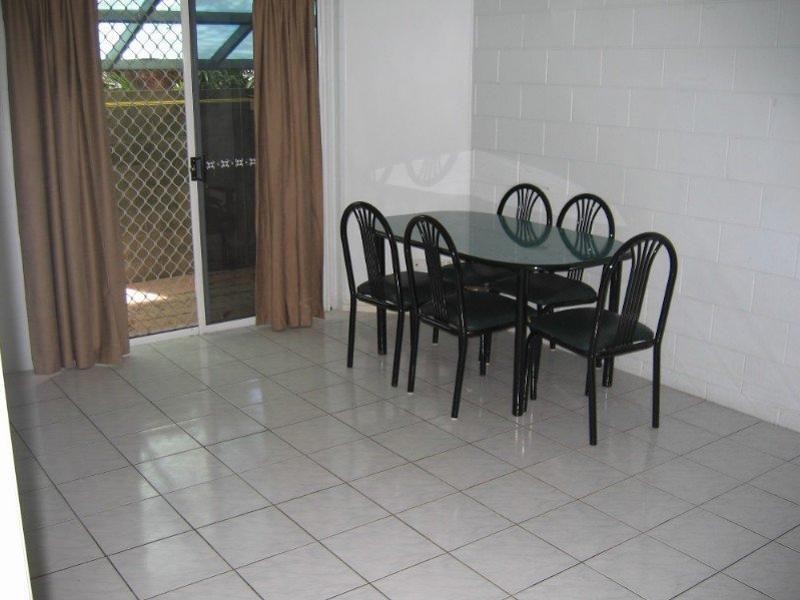 2/42 Cheyne Street, Pimlico QLD 4812