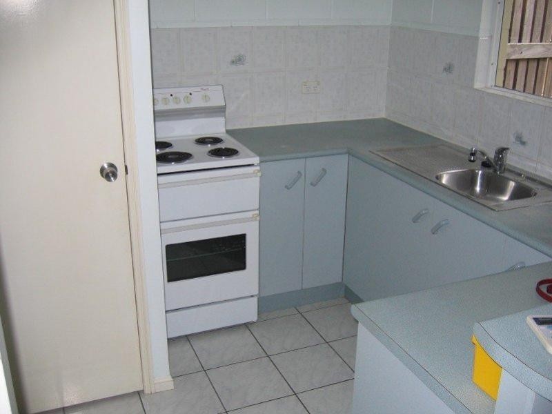 2/42 Cheyne Street, Pimlico QLD 4812