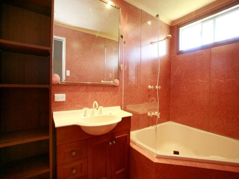 1 Carina Court, Mount Louisa QLD 4814