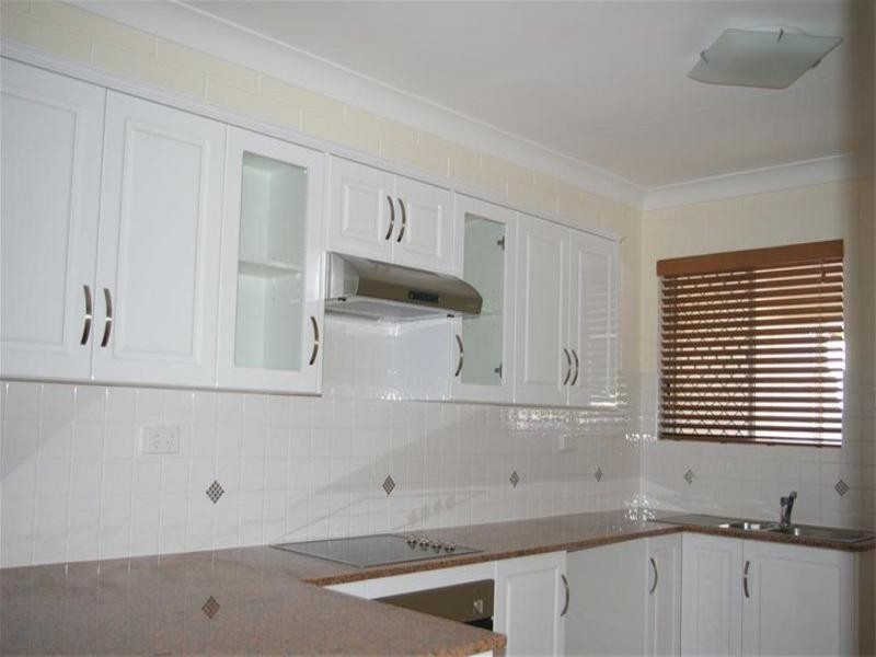 2/29 Princes Road, Hermit Park QLD 4812