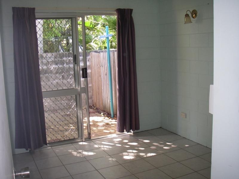 2/47 Ahearne Street, Hermit Park QLD 4812