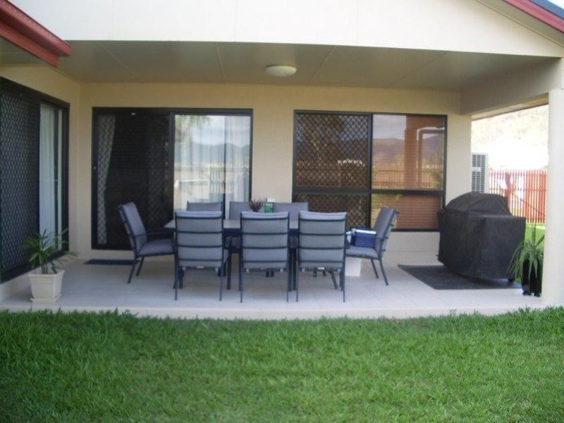 1 Calliandra Court, Mount Louisa QLD 4814