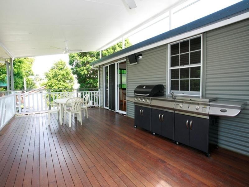 14 Hughes Street, Hermit Park QLD 4812