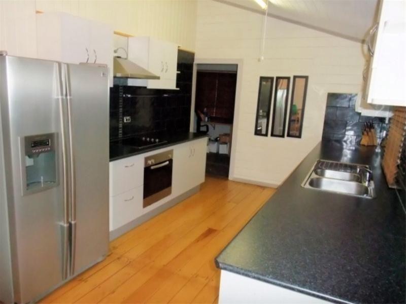 14 Hughes Street, Hermit Park QLD 4812