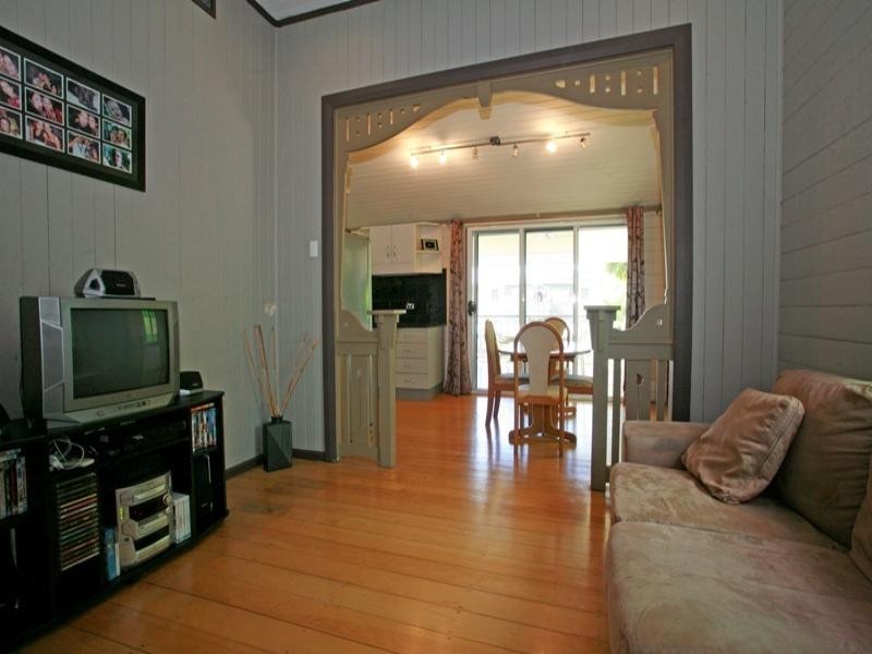 14 Hughes Street, Hermit Park QLD 4812