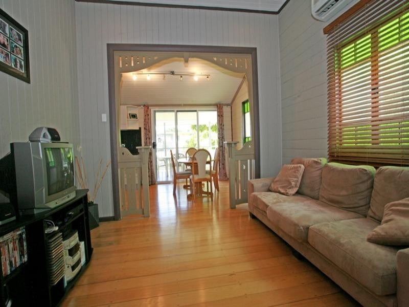 14 Hughes Street, Hermit Park QLD 4812