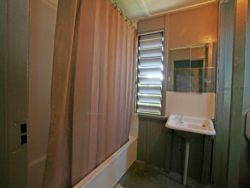 14 Hughes Street, Hermit Park QLD 4812