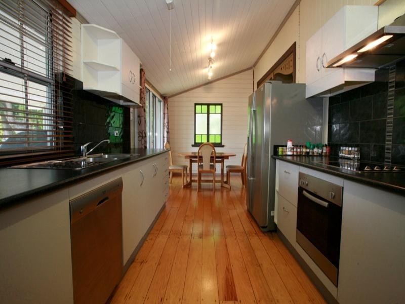 14 Hughes Street, Hermit Park QLD 4812