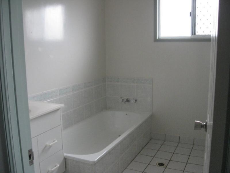 2/5 Mulligan Street, Mundingburra QLD 4812