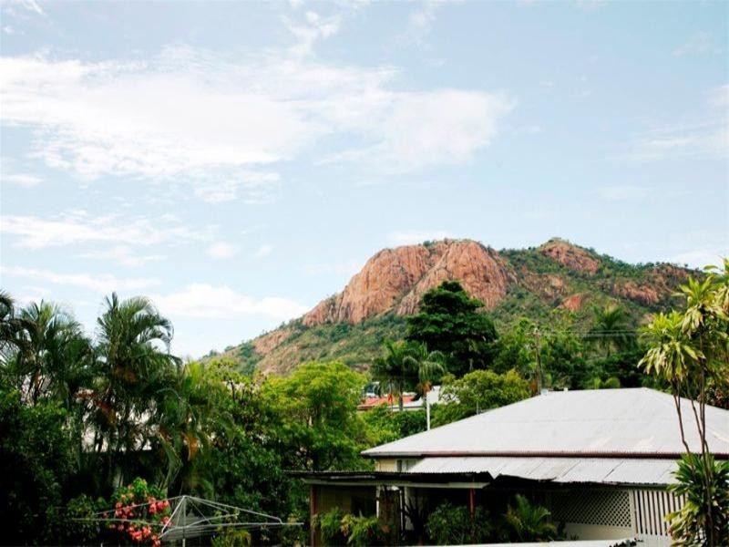 2/39 Cook Street, North Ward QLD 4810