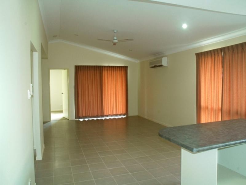 6 Limerick Way, Mount Low QLD 4818