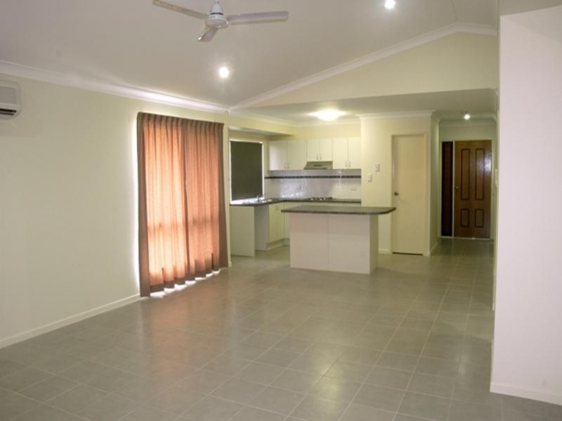 6 Limerick Way, Mount Low QLD 4818