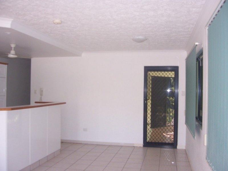 2/106 Eyre Street, North Ward QLD 4810