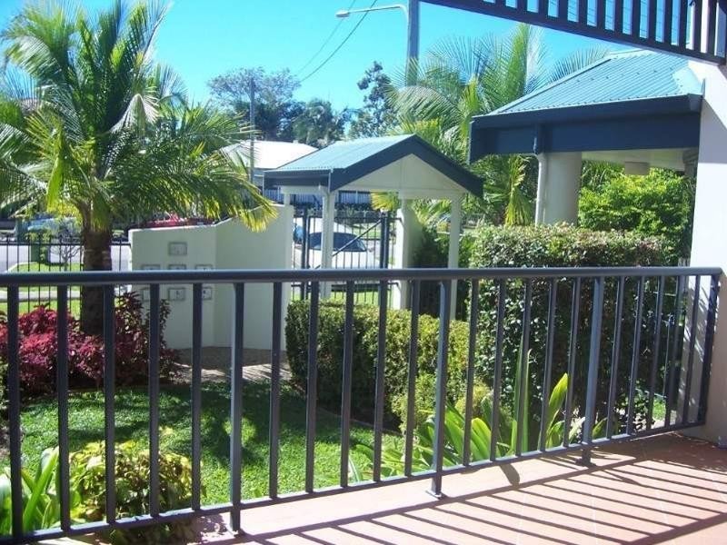 2/106 Eyre Street, North Ward QLD 4810