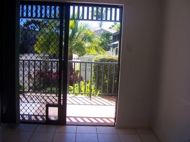 2/106 Eyre Street, North Ward QLD 4810