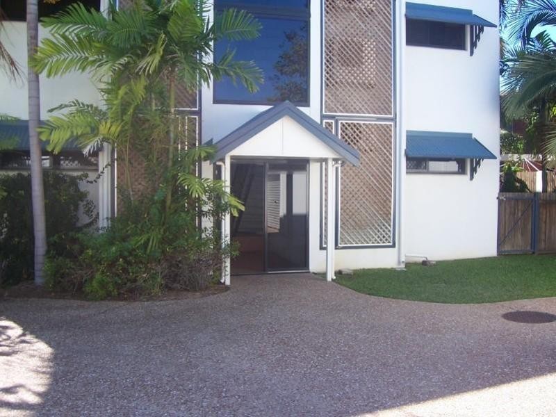 2/106 Eyre Street, North Ward QLD 4810