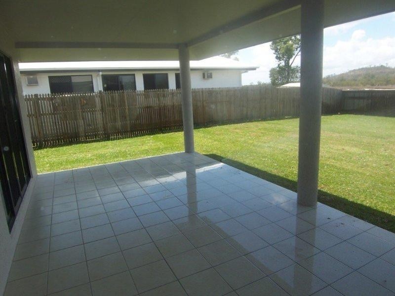10 Seabrook Circuit, Bushland Beach QLD 4818