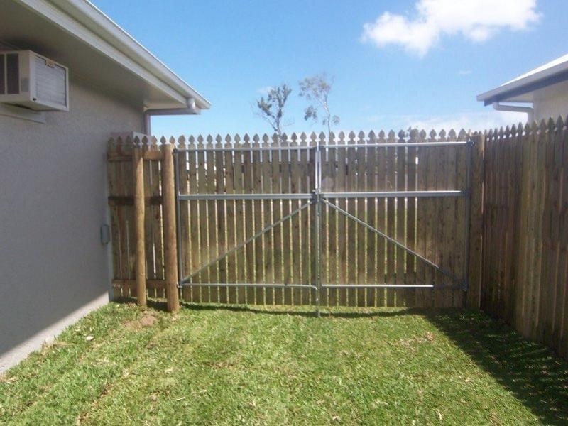 10 Seabrook Circuit, Bushland Beach QLD 4818
