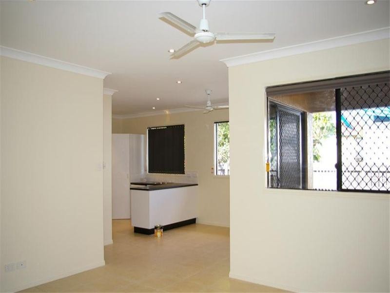 2/33 Gladstone Street, Pimlico QLD 4812