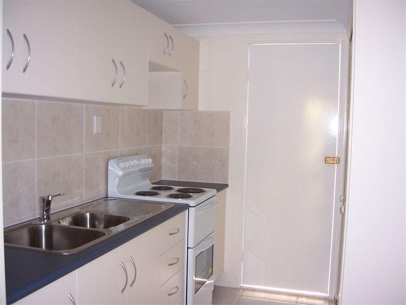 2/17 Maroong Street, Currajong QLD 4812