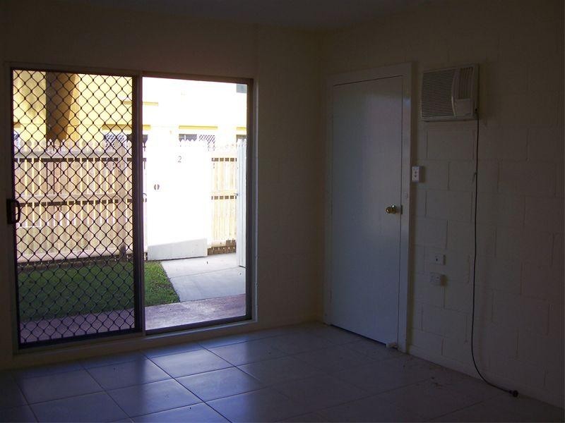 2/17 Maroong Street, Currajong QLD 4812