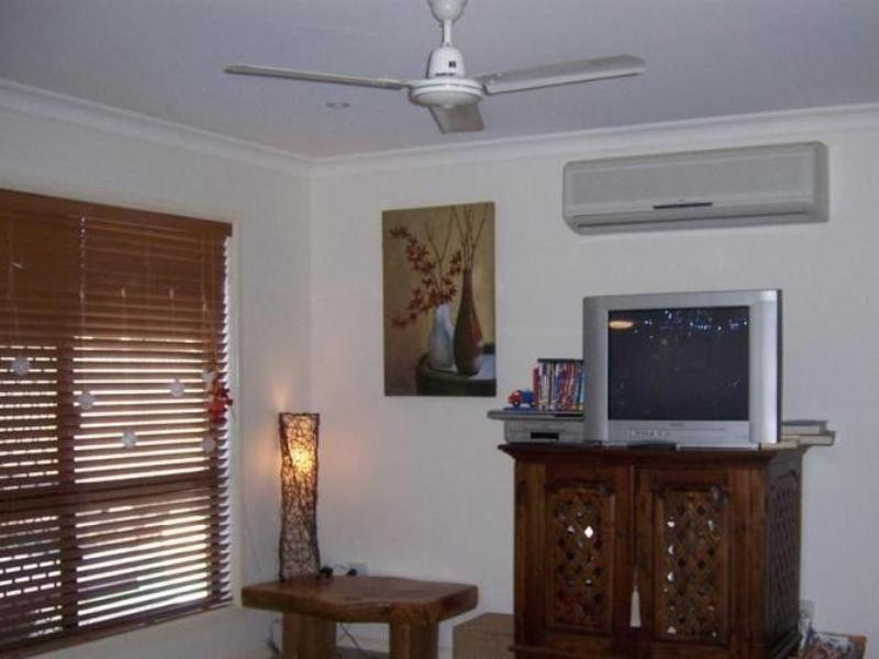 12 Squires Crescent, Kirwan QLD 4817