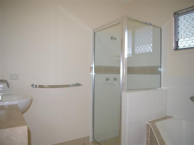 3 Crinum Way, Mount Louisa QLD 4814