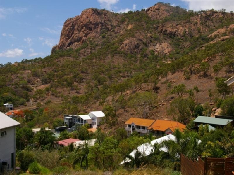 2 Toorak Place, Castle Hill QLD 4810