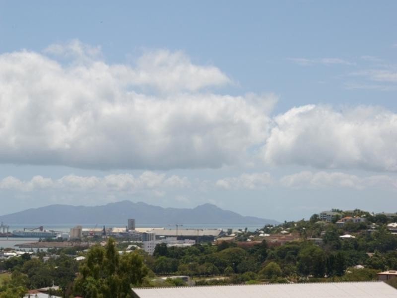 2 Toorak Place, Castle Hill QLD 4810