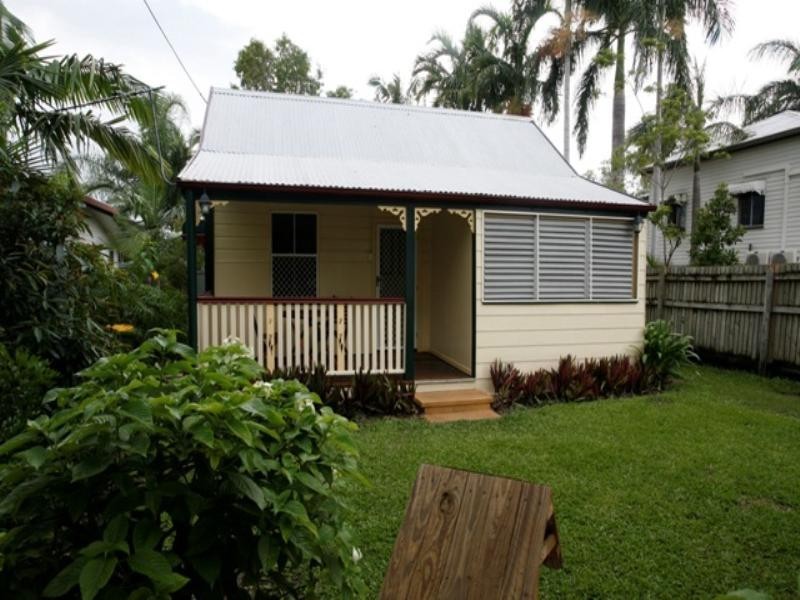 4 Leigh Street, Townsville QLD 4810