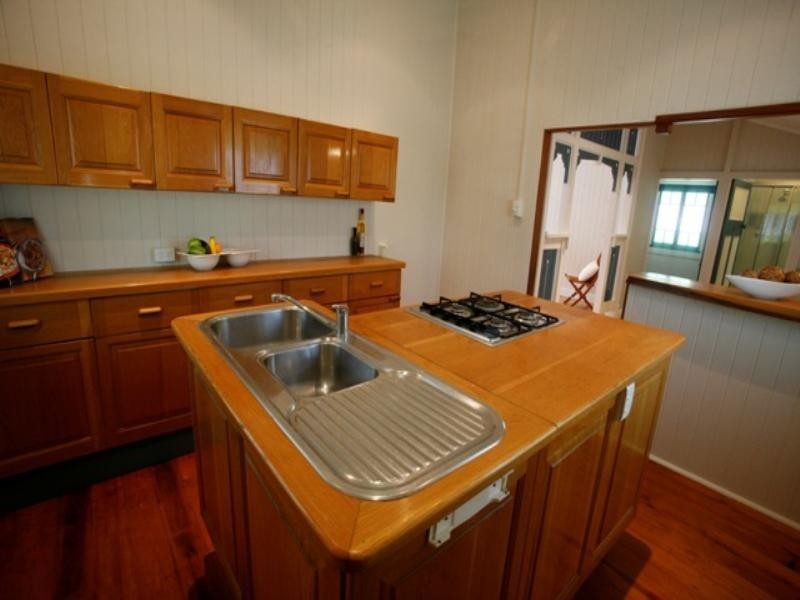 36 Hughes Street, Hermit Park QLD 4812