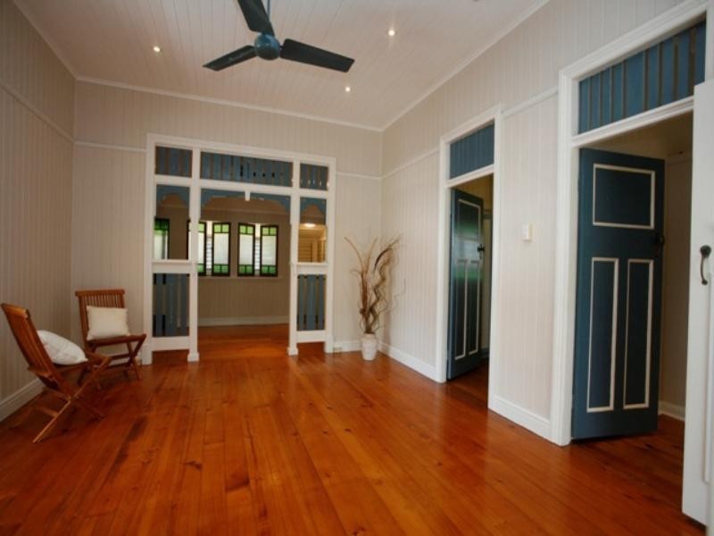 36 Hughes Street, Hermit Park QLD 4812