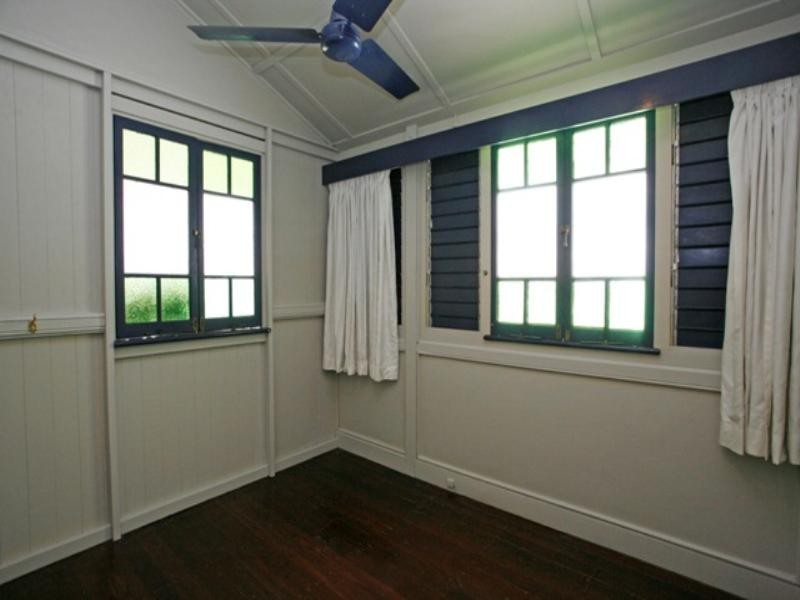 36 Hughes Street, Hermit Park QLD 4812