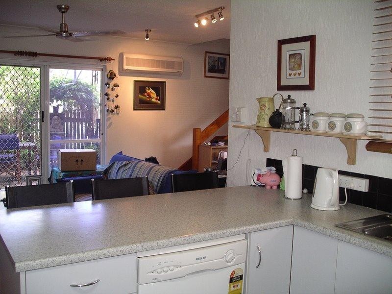 4/10 Sooning Street, Hermit Park QLD 4812